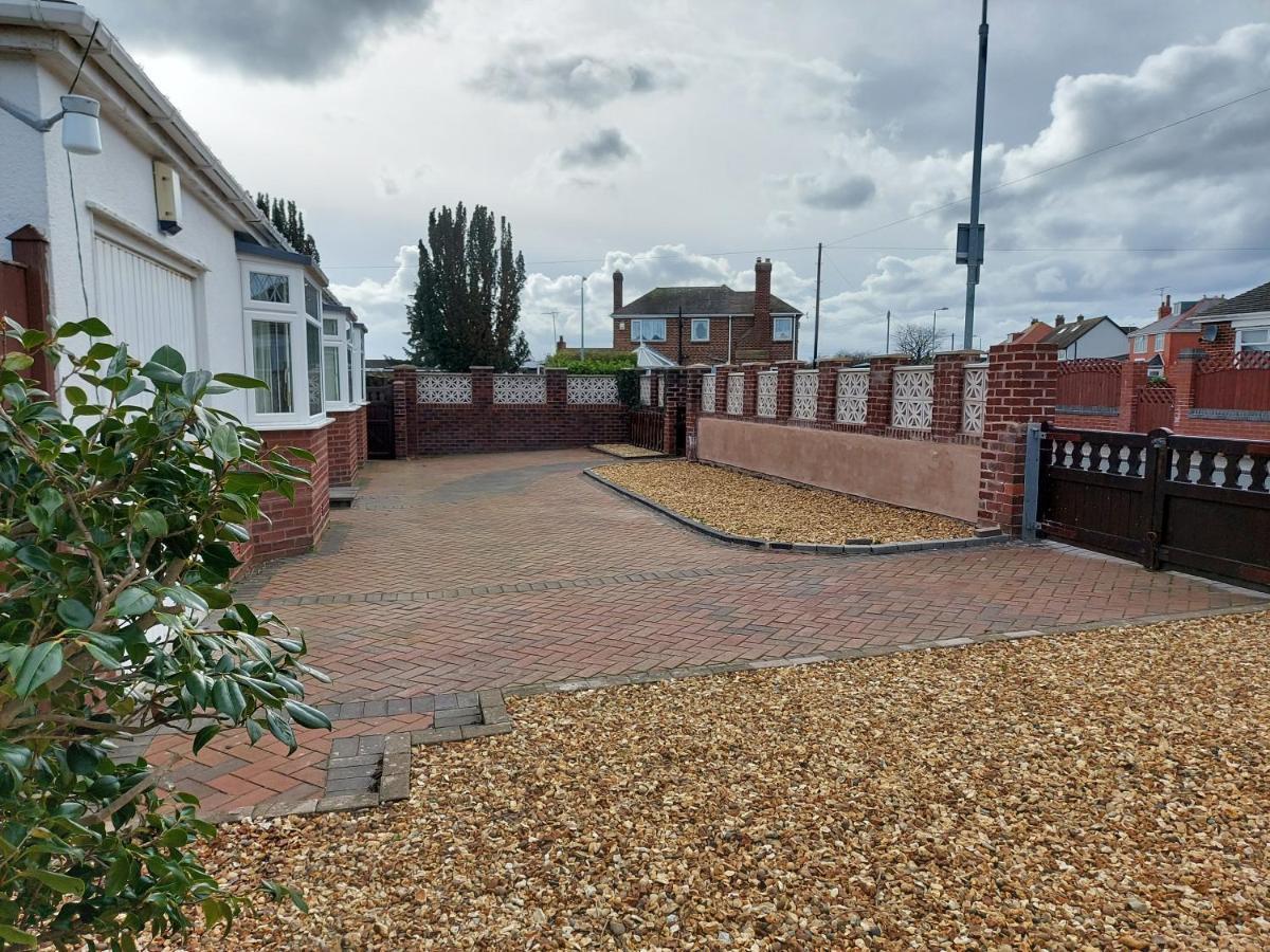 Vila The Hermitage Private Detached Bungalow Rhyl Exteriér fotografie
