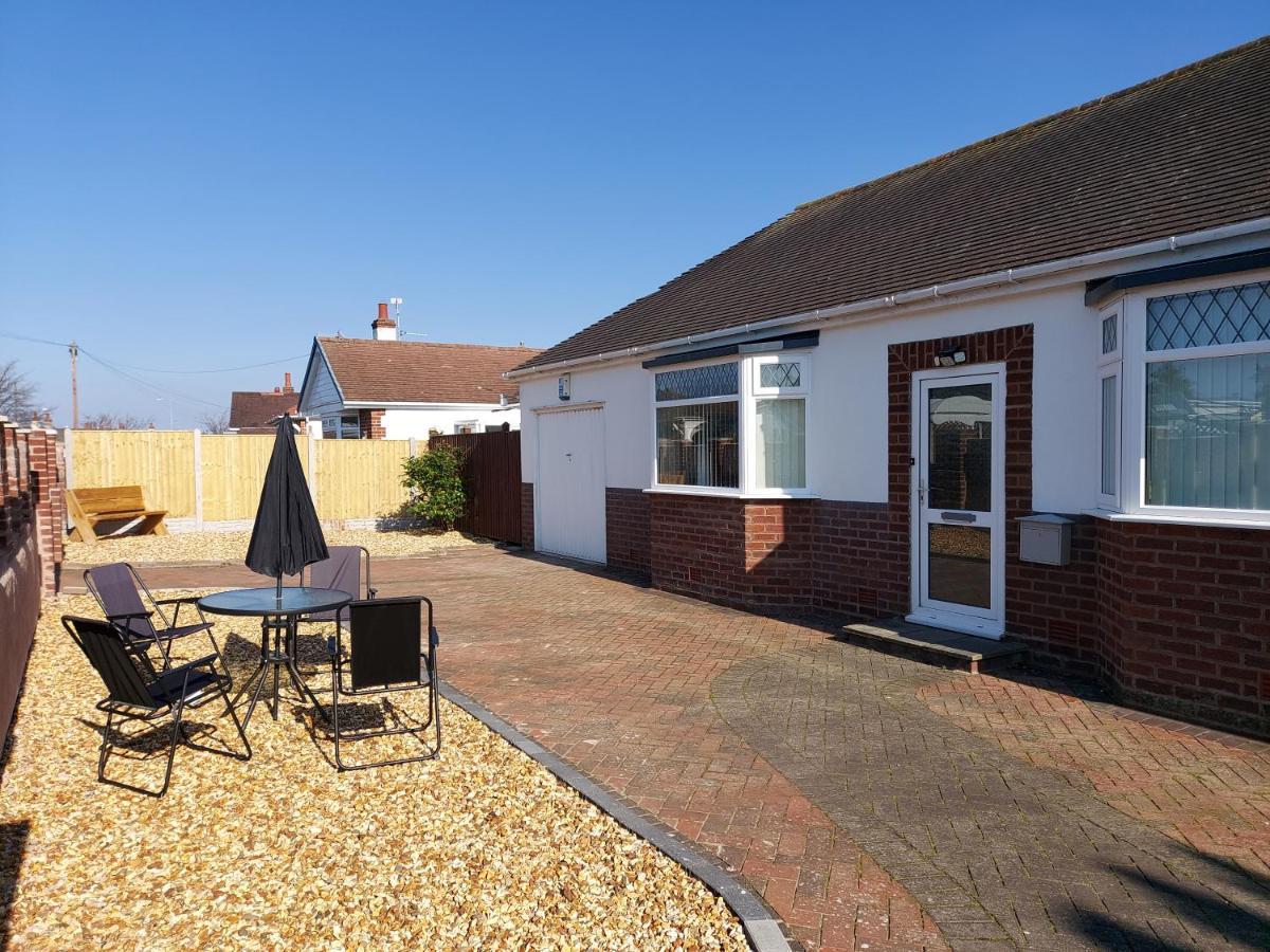 Vila The Hermitage Private Detached Bungalow Rhyl Exteriér fotografie